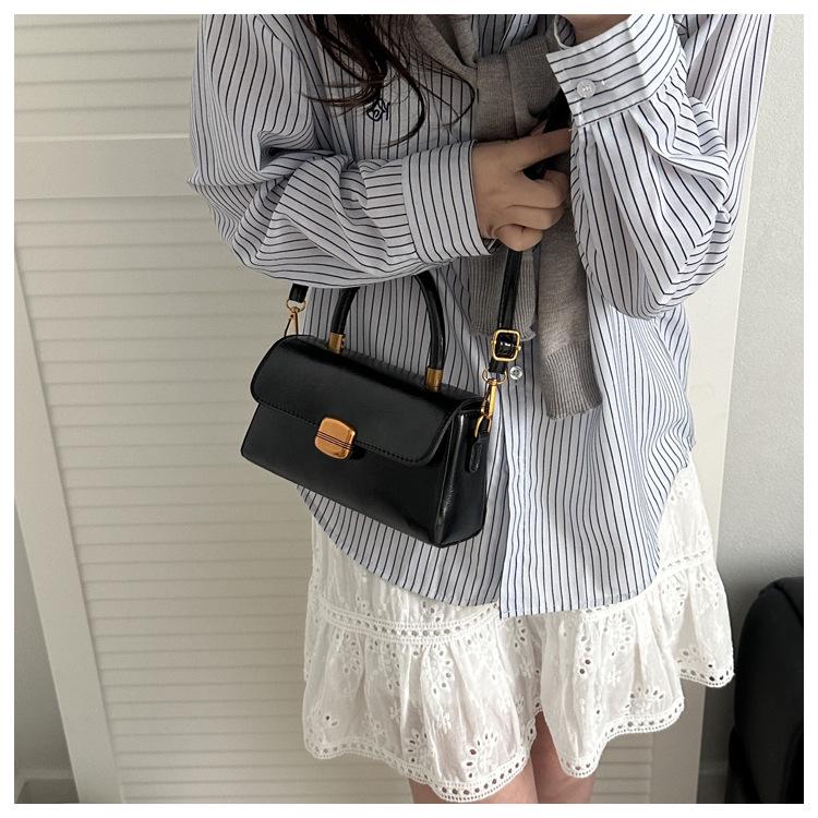 Modna damska mała kwadratowa torba na jedno ramię i crossbody na rok 2025: Modna torebka do dojazdów