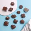 100 PEÇAS Resina Kawaii Simulação Chocolate ao Leite Cabochão de Fundo Plano Doce Figura Decoração de Casa Artesanato DIY Scrapbook Acessórios de Laço