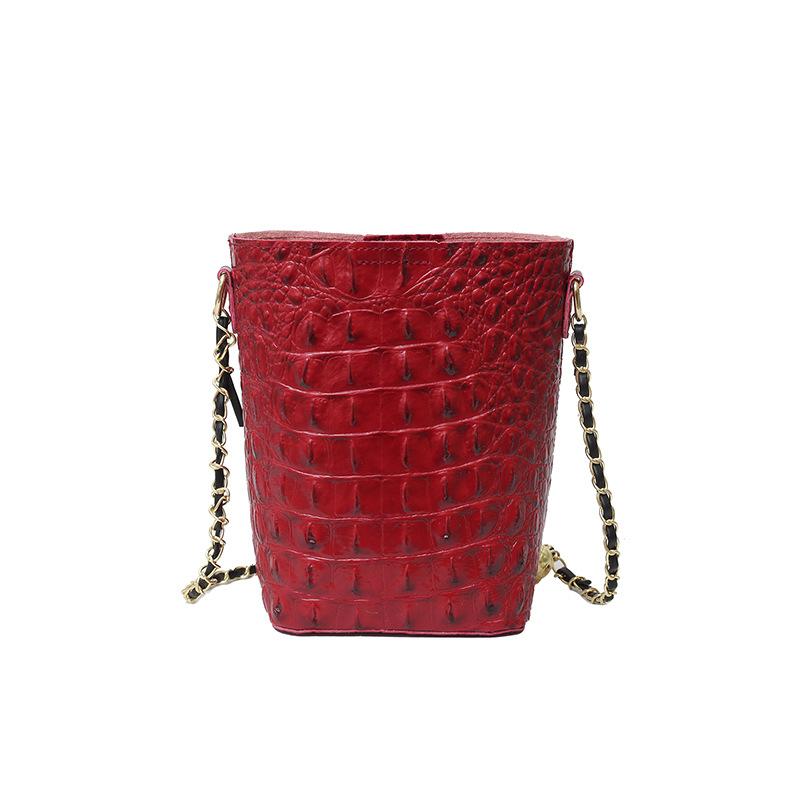 Large capacity new high-end crocodile pattern messenger bag versatile simple embossed women's bag bucket bag