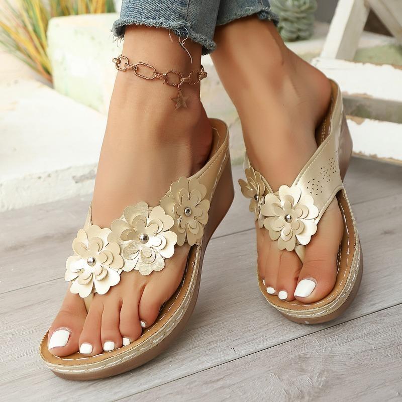 Thick-soled flip-flops women's new spring and summer fashion casual slope heel pinch foot thick-soled beach shoes