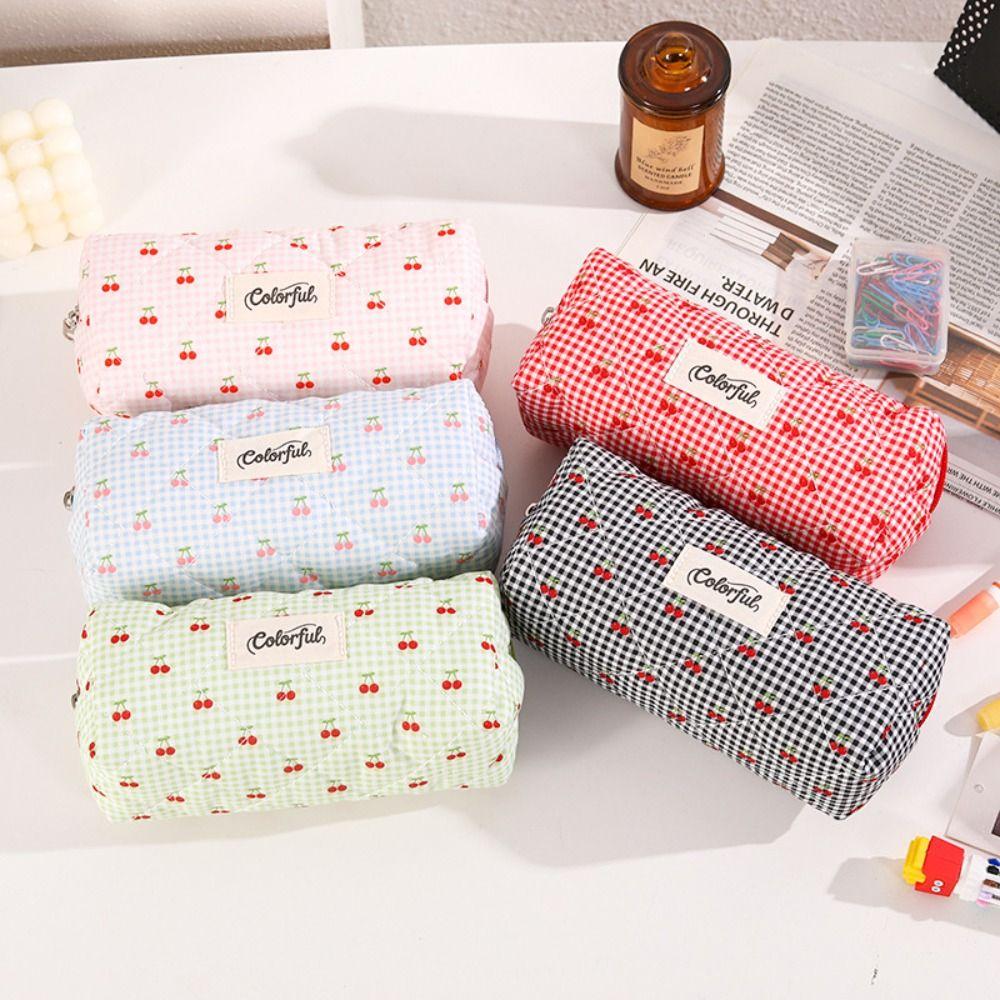Nuovo Astuccio con Stampa Ciliegie a Quadri Grande Capacità Design con Zip Borsa per Penne Organizer Multifunzione per Cancelleria Scuola Ufficio