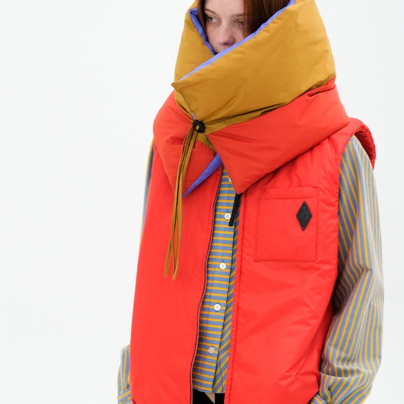 Hands Eyes Heart colourblocked puffy puffer muffler in camel