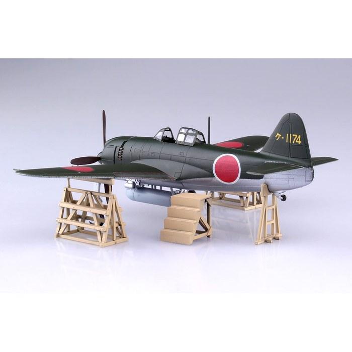 AOSHIMA 1/72 Aircraft Series No. 8 Shiden Kai Type 11 Model Kit (Color-Molded, Small)