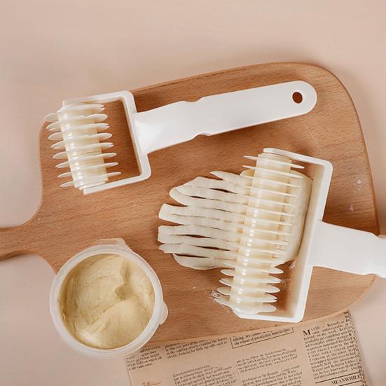 Pizza Dough Roller Cutter, Plastic Baking Texture Wheel for Cake Decorating, Manual Ribbon Stripe Cutter for Pastry Cookies, Kitchen Tool