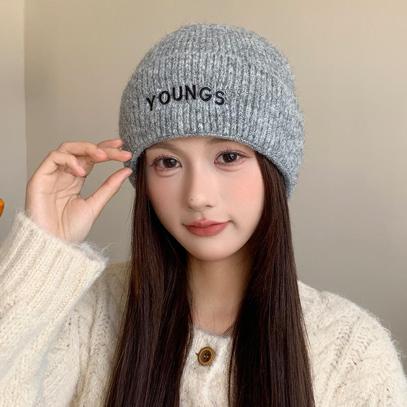 

Lettered Woolen Hats Thickened Warm and Ear Protecting Knitted Hats for Children in Autumn and Winter one size
