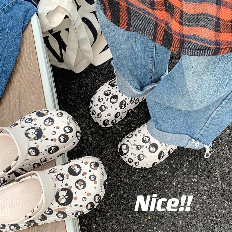 

Hole shoes women s fashion ins tide non-slip cute platform summer beach outside nurse couple cool slippers 36-37 [One size smaller]