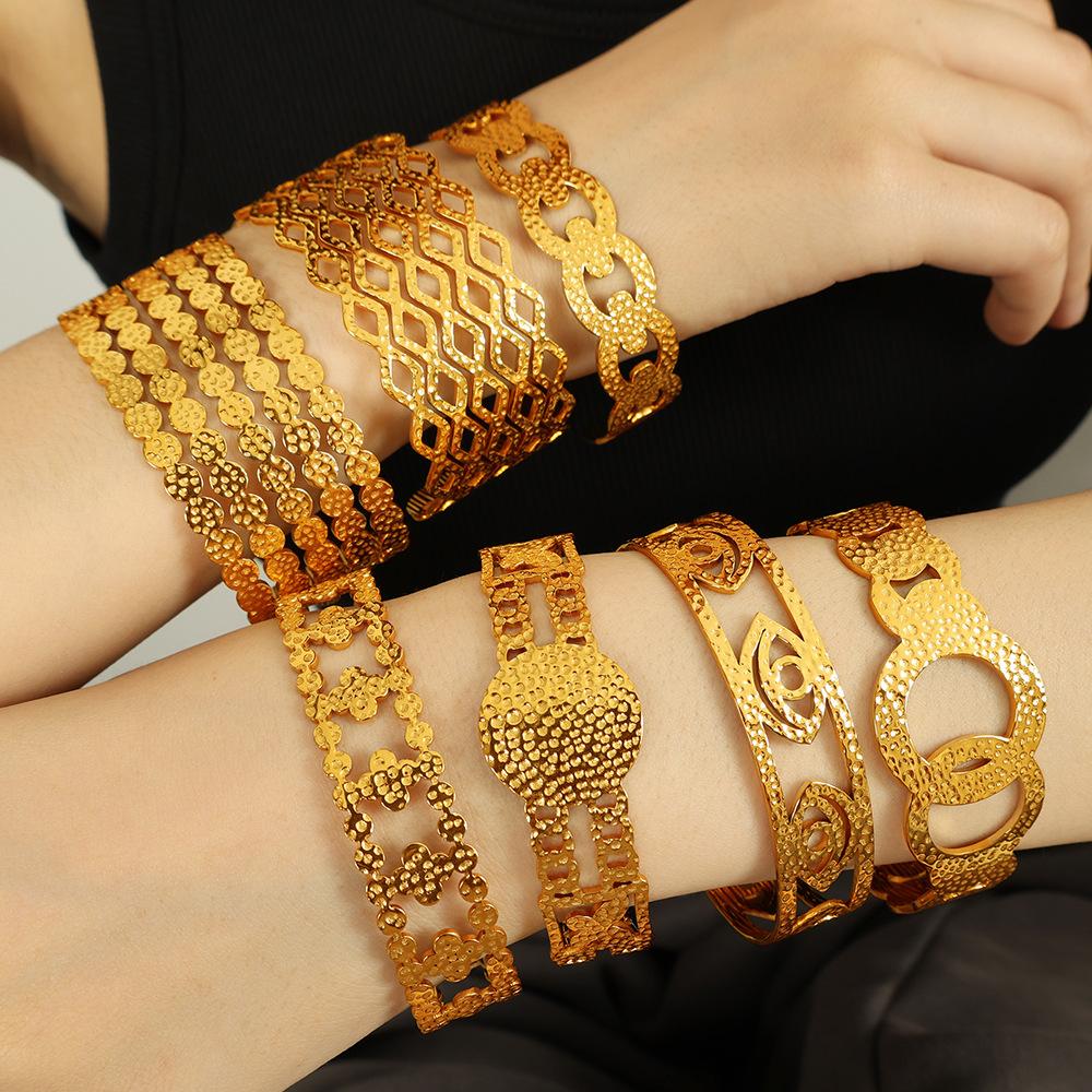 Vintage Titanium Steel Bracelet Hollow Gold Decoration