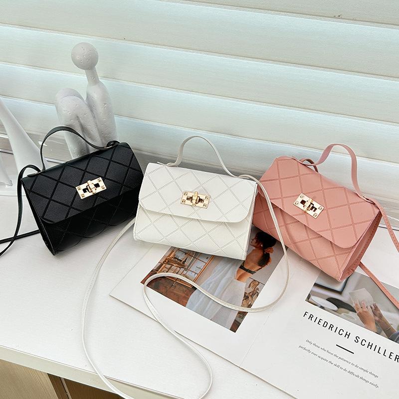 Geantă de umăr crossbody pătrată mică matlasată în relief