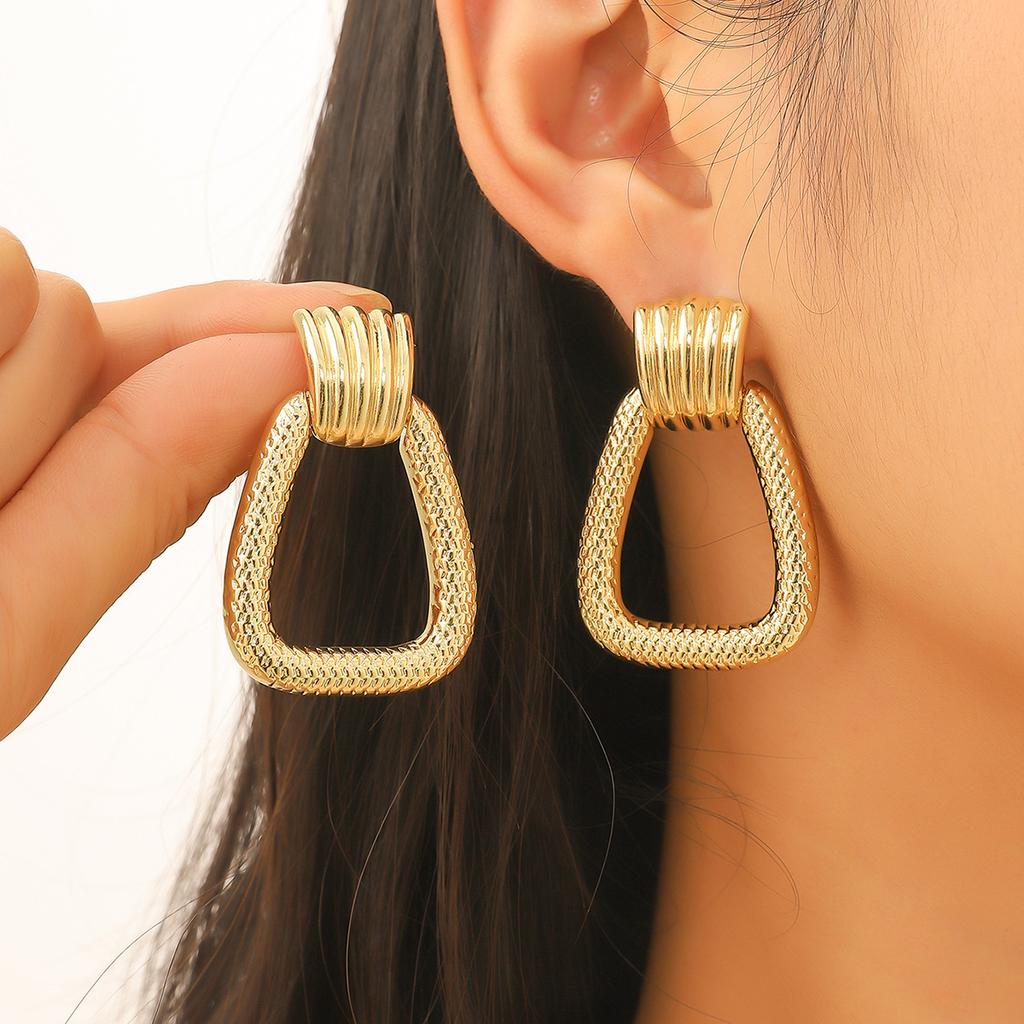 Best-selling Metal Wind Earrings Simple Temperament Exaggerated Earrings High Sense of Metal Earrings.