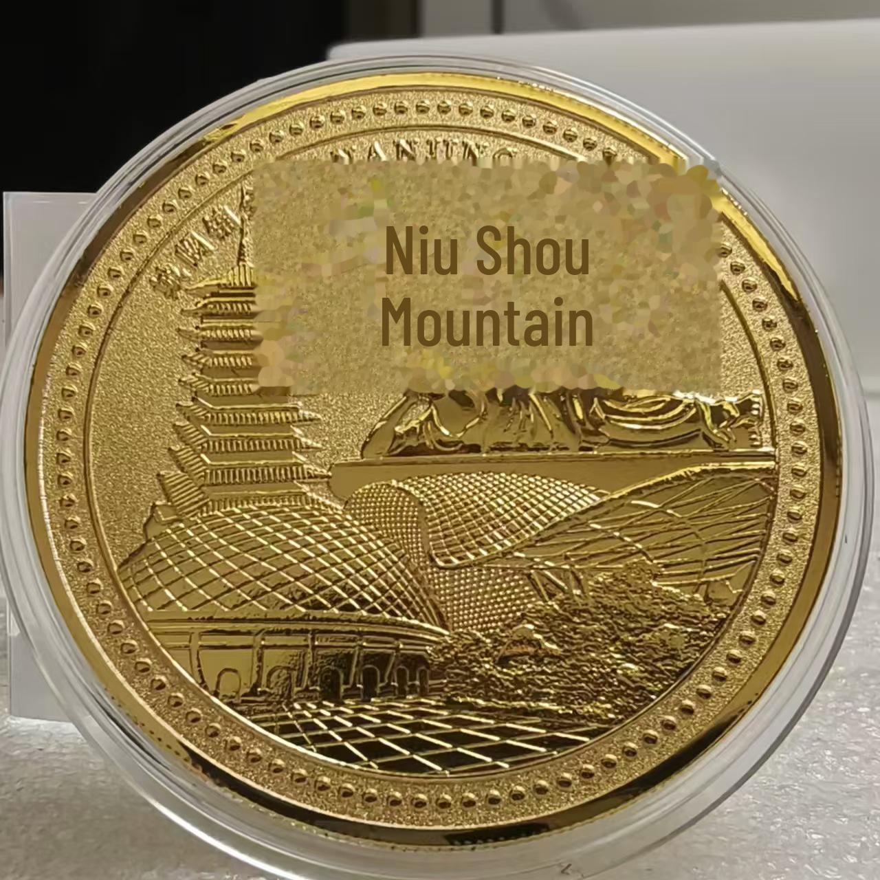 

Золотые монеты Нанкина: Гора Нюшоу, храм Конфуция, музыкальная платформа и музейный мемориал 50*3mm