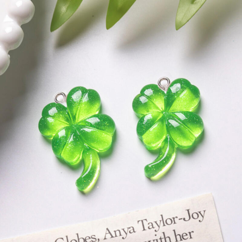 Four-leaf clover keychain making supplies and good luck green