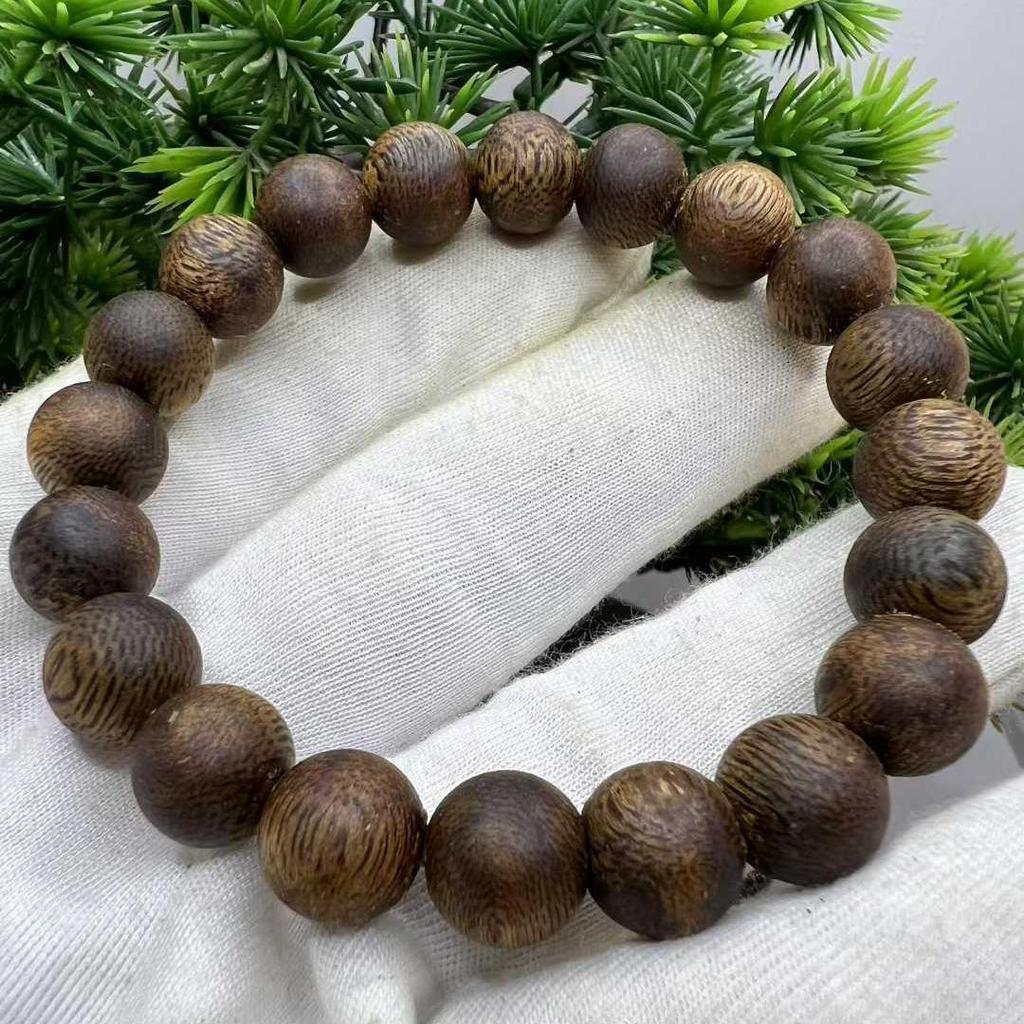 Dianbai Agarwood Yingge Green 10mm Qinan Bead Bracelet - Classic Agarwood Prayer Beads