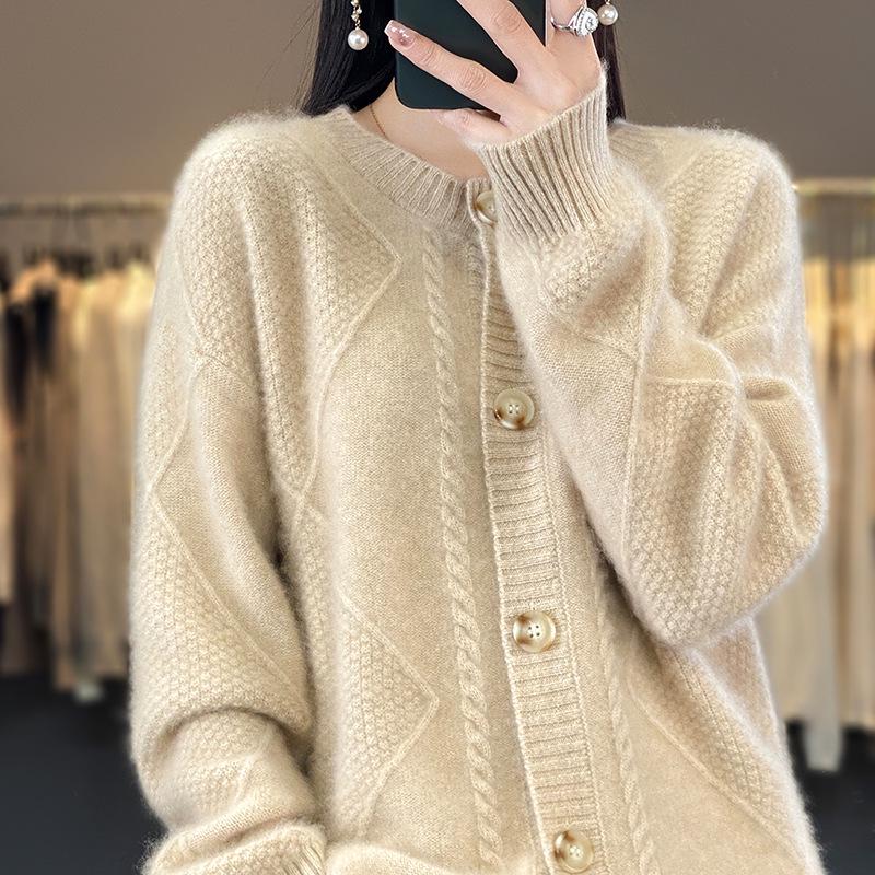 

Женский кардиган из 100% чистой шерсти ромбовидной вязки «косичка» - Осенняя коллекция M