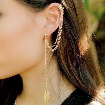 Pendiente de clip de hoja de metal con borla de moda, borla personalizada, pendiente de clip para una sola oreja, joyería de moda para niñas, pendientes multicapa
