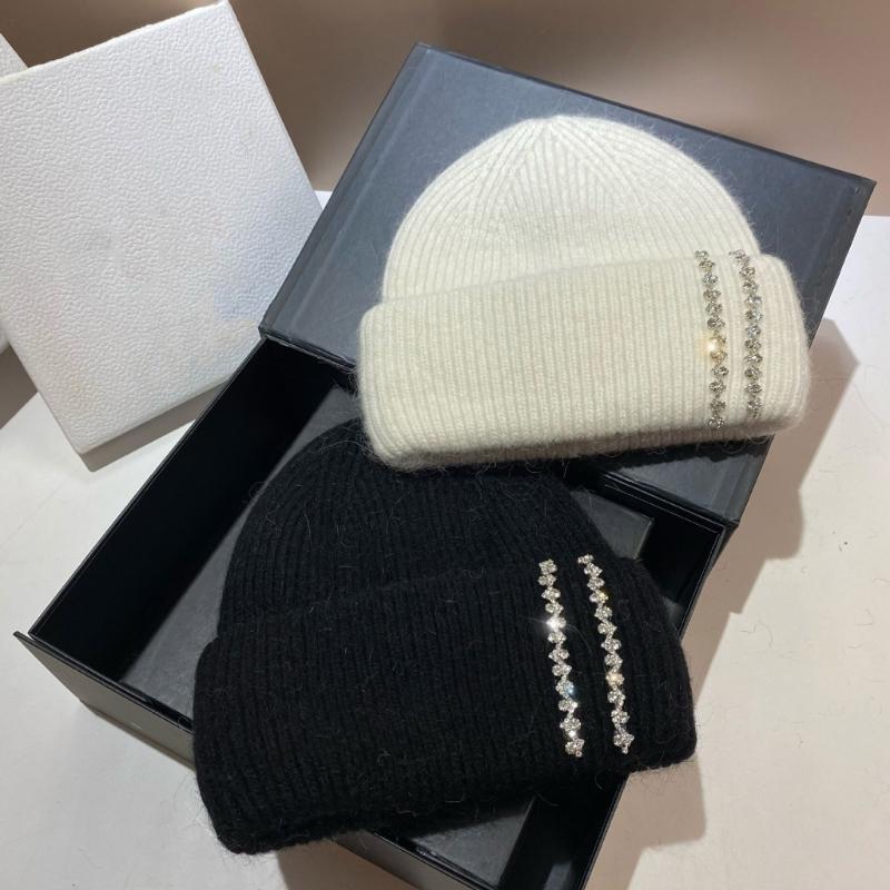 Luxurious Knitted Hat with Sparkling Rhinestones Fashionable Handmade Hat for Fashion Enthusiasts