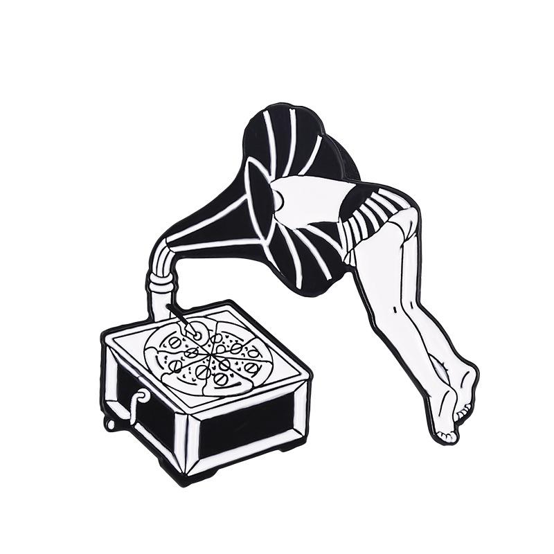 

Style Timeless Vintage Alloy Brooch With Creative Skull Disk Design Perfect For All Occasions XZ7503