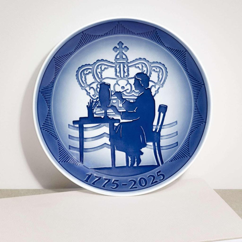 Imported Royal Copenhagen Blue Collectable Anniversary Plate Dish 18cm Royal Copenhagen 250th Anniversary 18cm Diameter Blue 1074930 [Regular Product]
