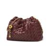 Borsa Tessuta con Catena a Palline Dorate - Borsa a Tracolla alla Moda con Tracolla e Design Pieghettato a Forma di Nuvola.