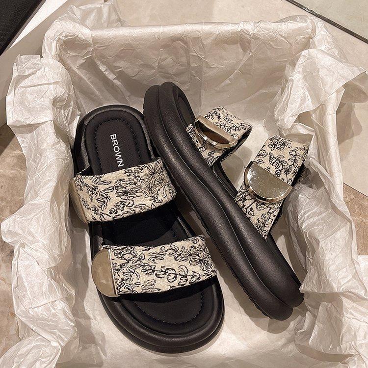 

Cool slippers women s summer wear 2024 new models with skirts fairy shoes platform casual beach sandals one-word drag 40 бежевий