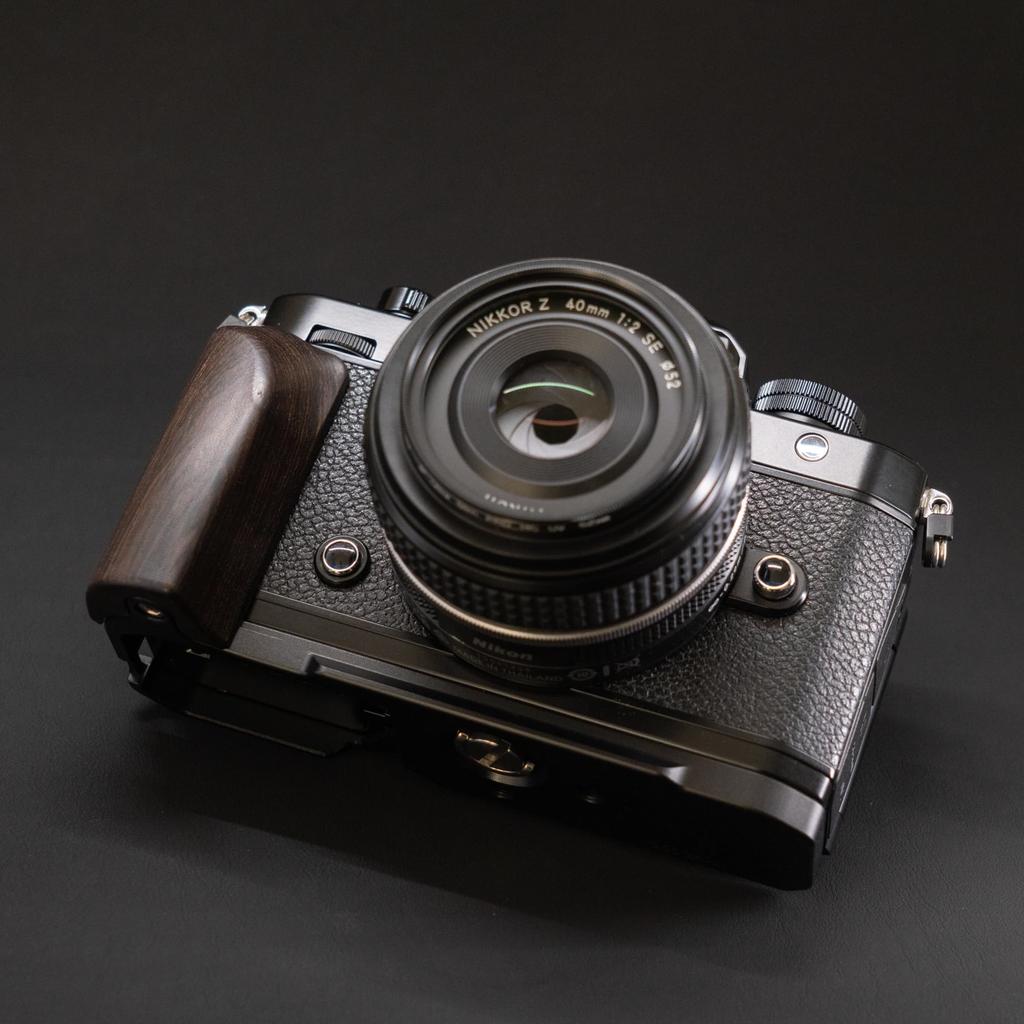 SIUTATDSH Camera Grip for Nikon Zf Cameras with Quick Release Solid Wood Arca Tripod Mountable L-Shaped Plate, Handle, Standard, (Ebony Chalkboard)