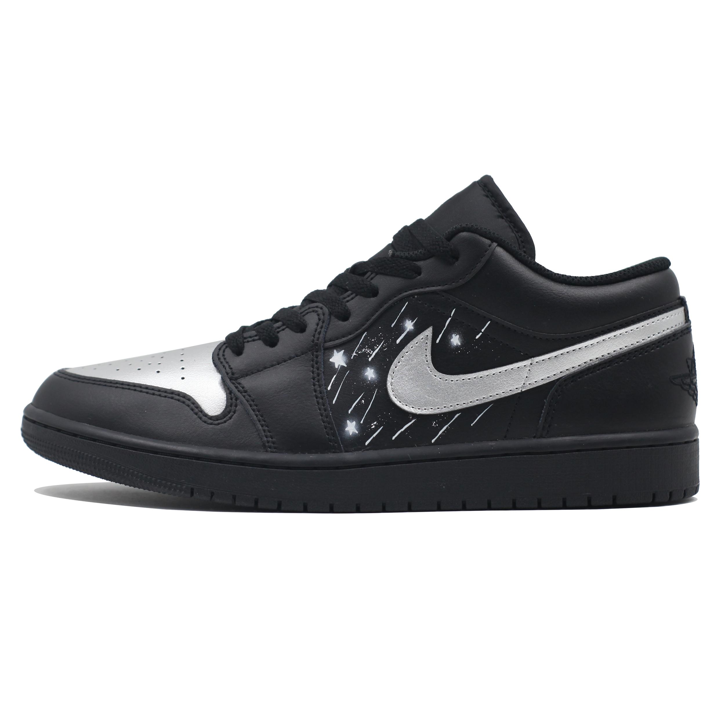 

Jordan Air Jordan 1 Low Cushioning, Wear Resistant Low top Vintage Basketball Shoes Men s Black Silver 553558-093(Team205-) 42.5