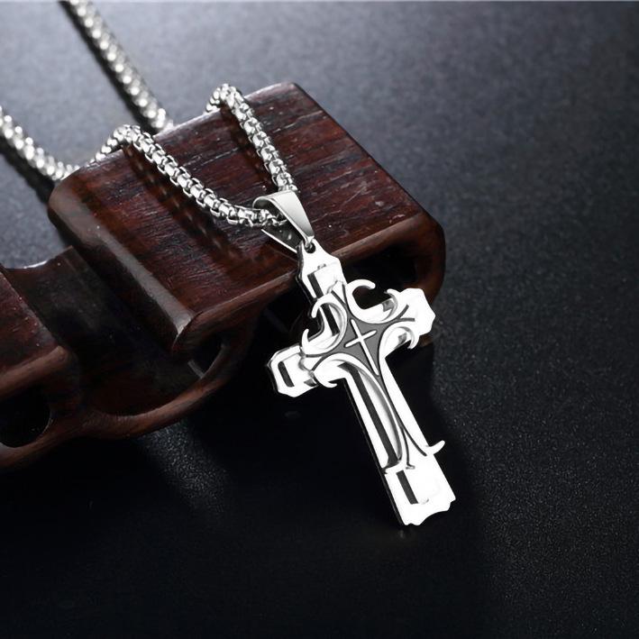 2026 Collana a Pendente Multistrato con Croce in Acciaio Inossidabile alla Moda in Stile Retro Europeo e Americano