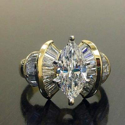 Huitan Romantic Women Finger Ring Gold Color Shiny Marquise CZ Creative Design Female Party Ring Anniversary Gift Luxury Jewelry