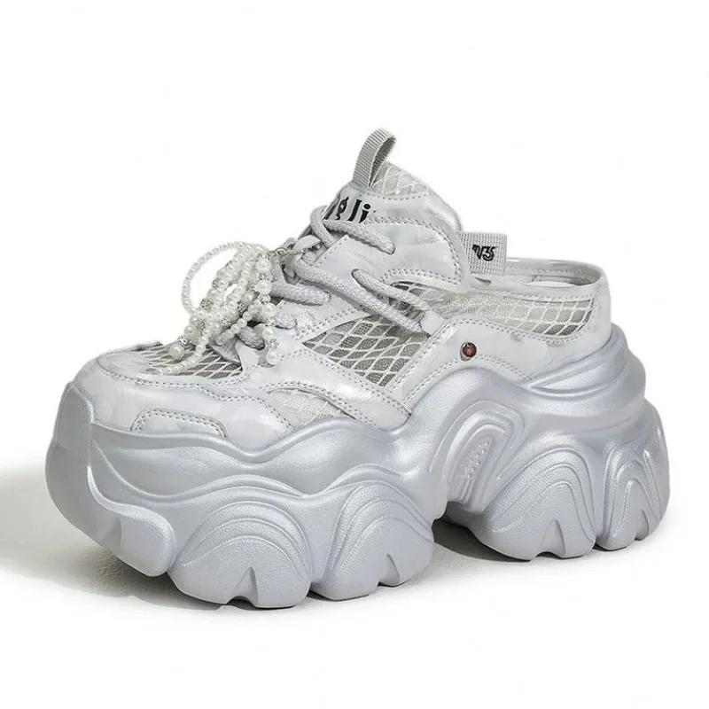 

Модные 9 см дышащие сетчатые синтетические тапочки Блестящие повседневные вулканизированные туфли Летние массивные кроссовки Сандалии на платформе-клине Женские 39 серебряный