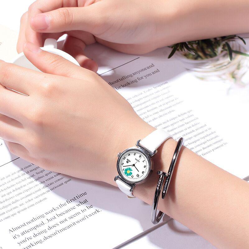 

Женские часы Дейзи с маленьким циферблатом в корейском стиле: Трендовый, Простой, Повседневный, Ретро-мода