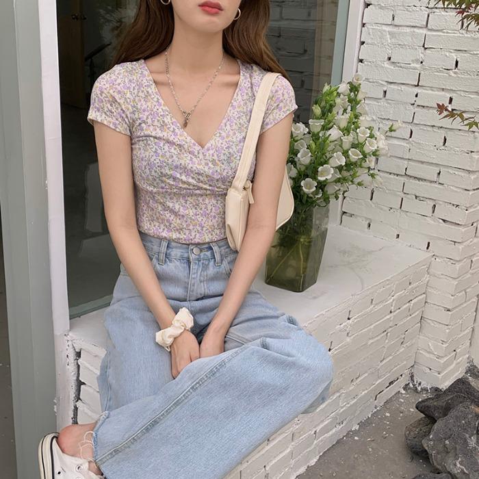 Women’s Floral V-Neck Slim-Fit Crop Top – 2025 Korean Summer Style