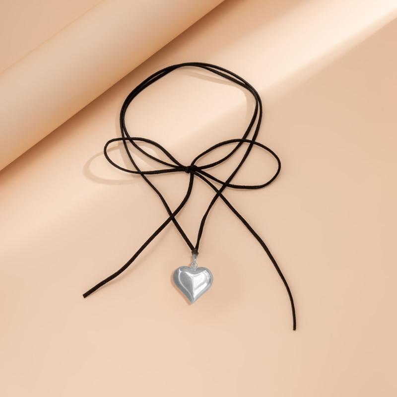 Heart Pendant Necklaces Small Heart Choker Pendant Necklaces Alloy Material Love Pendant Choker for Women Jewelry Gift