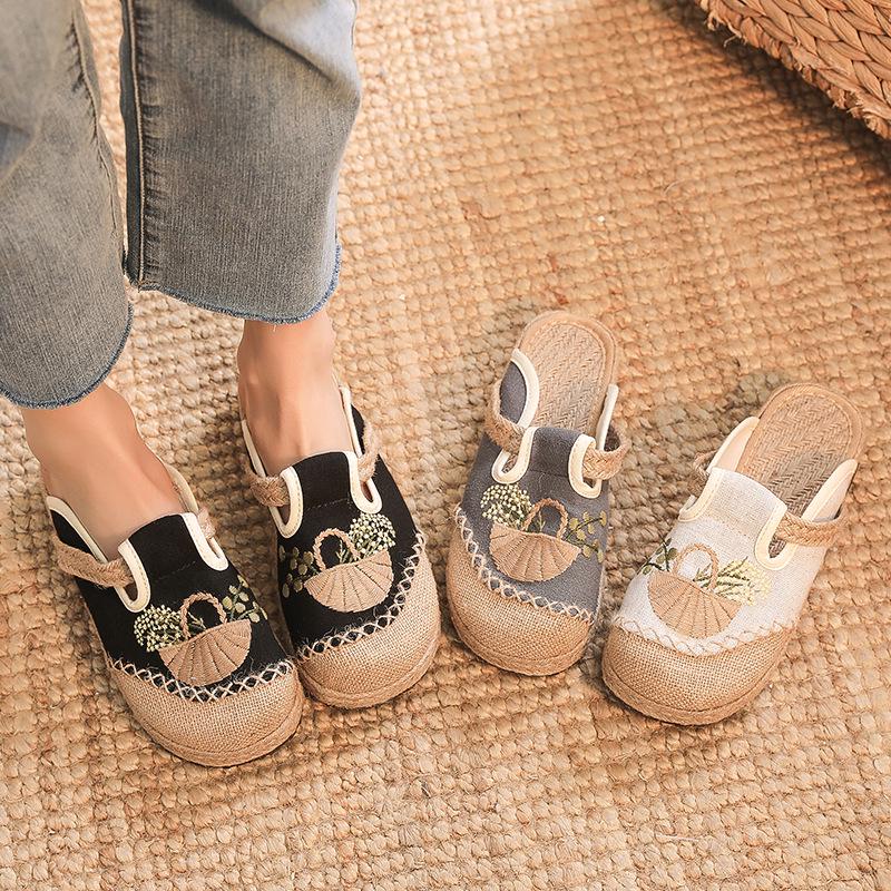 2025 Ethnic Women's Embroidered Outdoor Flat Slippers with Linen Midsole