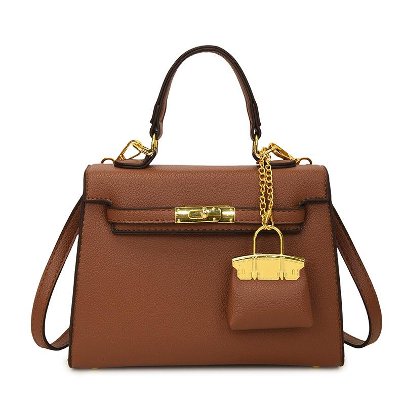Simple Solid Color Women's Shoulder Bag, New Messenger Bag with Pendant, Women's High-end Handbag.