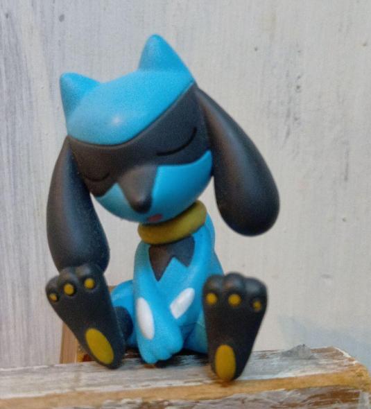 [USED] Riolu figure blue