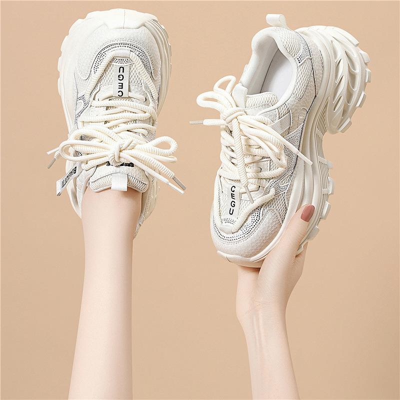 

Popular black thick-soled heightening dad shoes, small girls show long legs, invisible heightening commuting dad shoes 39