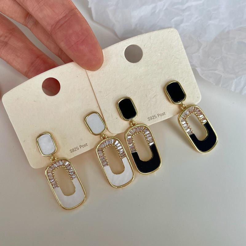 Elegant Korean Geometric Zircon & Mother-of-Pearl Stud Earrings: Light Luxury & Versatile Fashion for Women