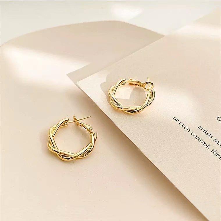 New Fashion Trend Geometric Gold Color Hoop Earrings Ladies Simple Round Hollow Pendant Open Earrings Fashion Jewelry Gift 