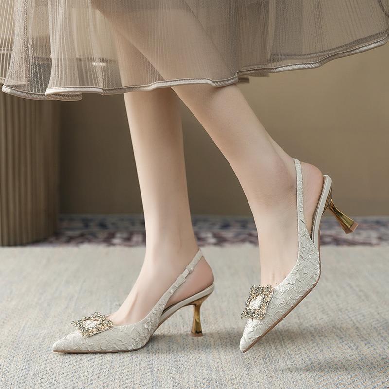 Scarpe singole con tacco alto a punta con fibbia quadrata plissettata in raso per donna con borsa con temperamento sandali