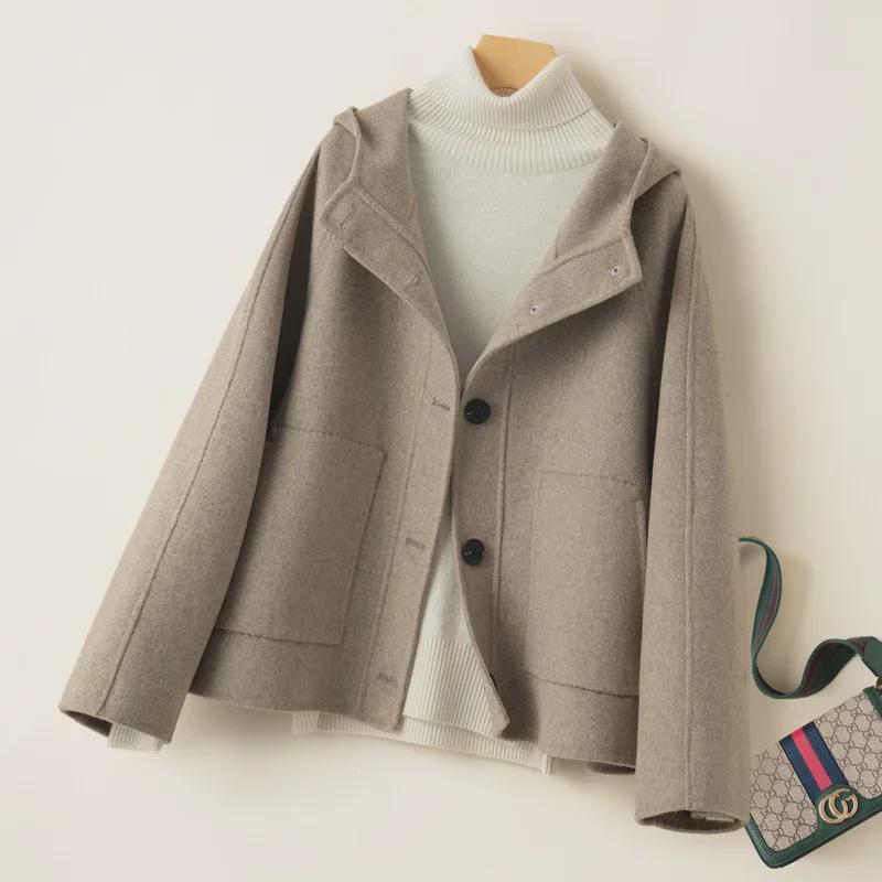 Dámský černý vlněný kabát s kapucí ve stylu Hepburn pro drobnější postavy - Krátký, oboustranný pro podzim/zimu 2024