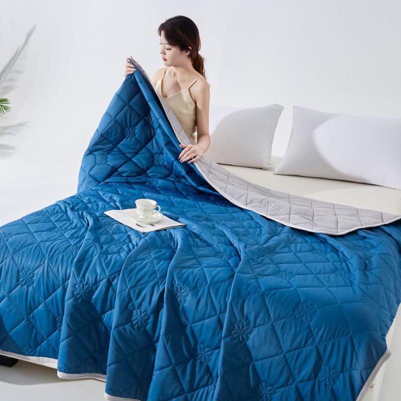 Class A Cool Silk Summer Quilt - Super Soft, Machine Washable Air Conditioning Blanket