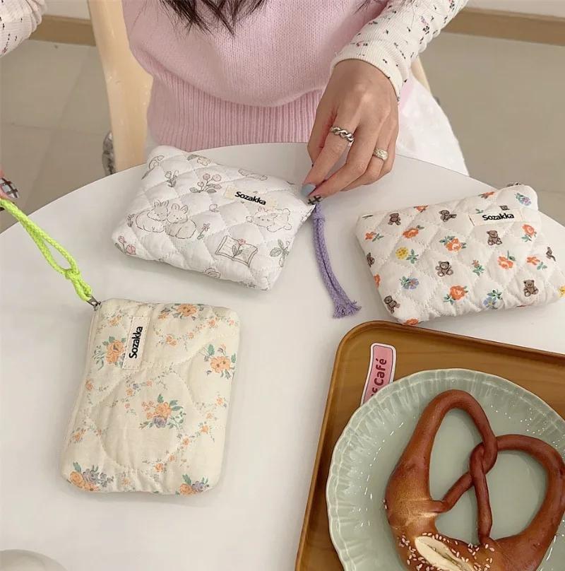 Fashion  Sanitary Napkin Storage Bags Small Cosmetic Bags Flower Pattern Zipper Coin Purses Lady Girls MakeUp Bag Key Money Bags