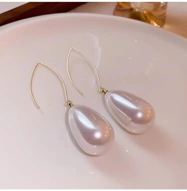 Exquisite 2023 French Minimalist Teardrop Pearl Earrings - Elegant Niche Design for Women
