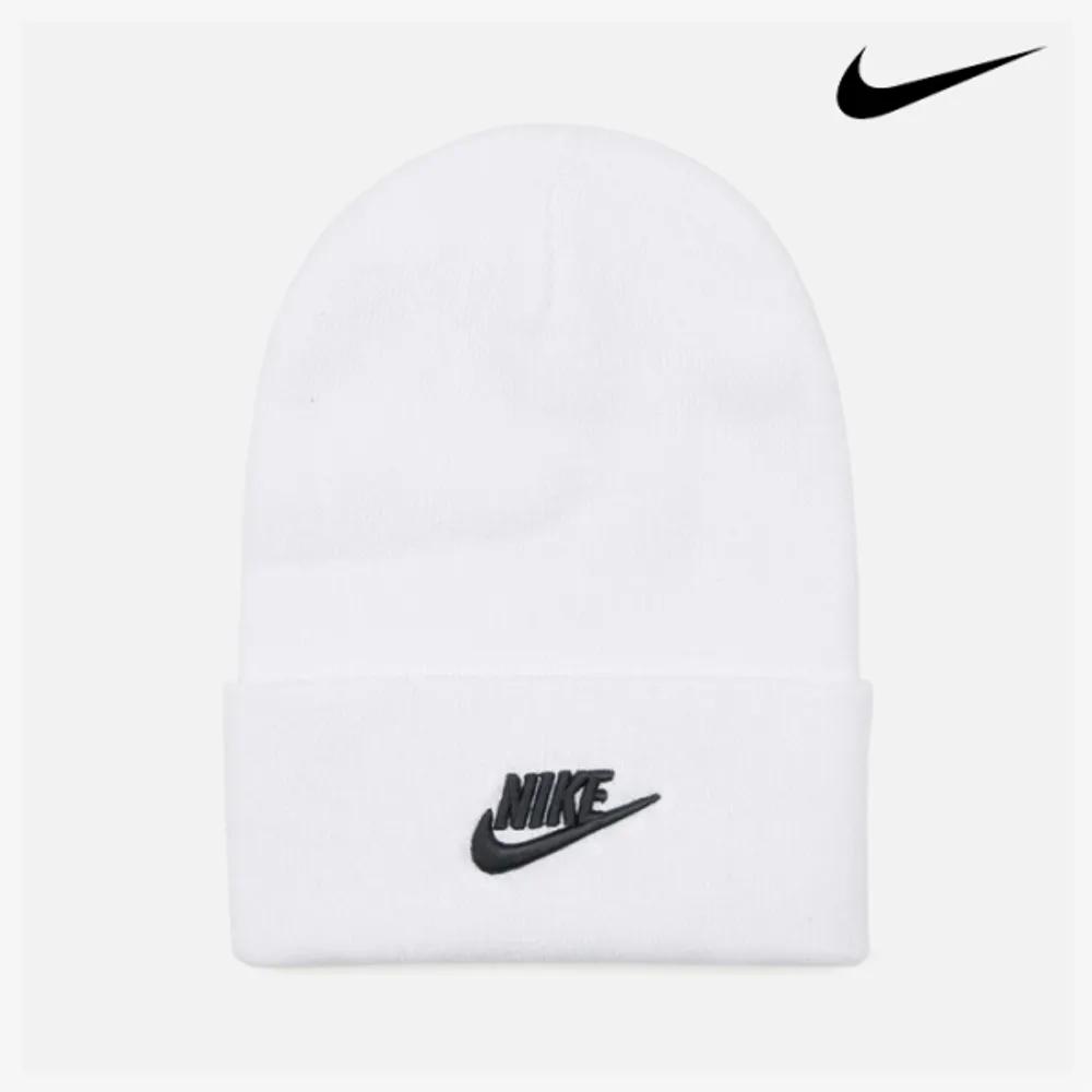 Зимняя модная шапка NSW Utility Beanie DJ6224-100 FREE