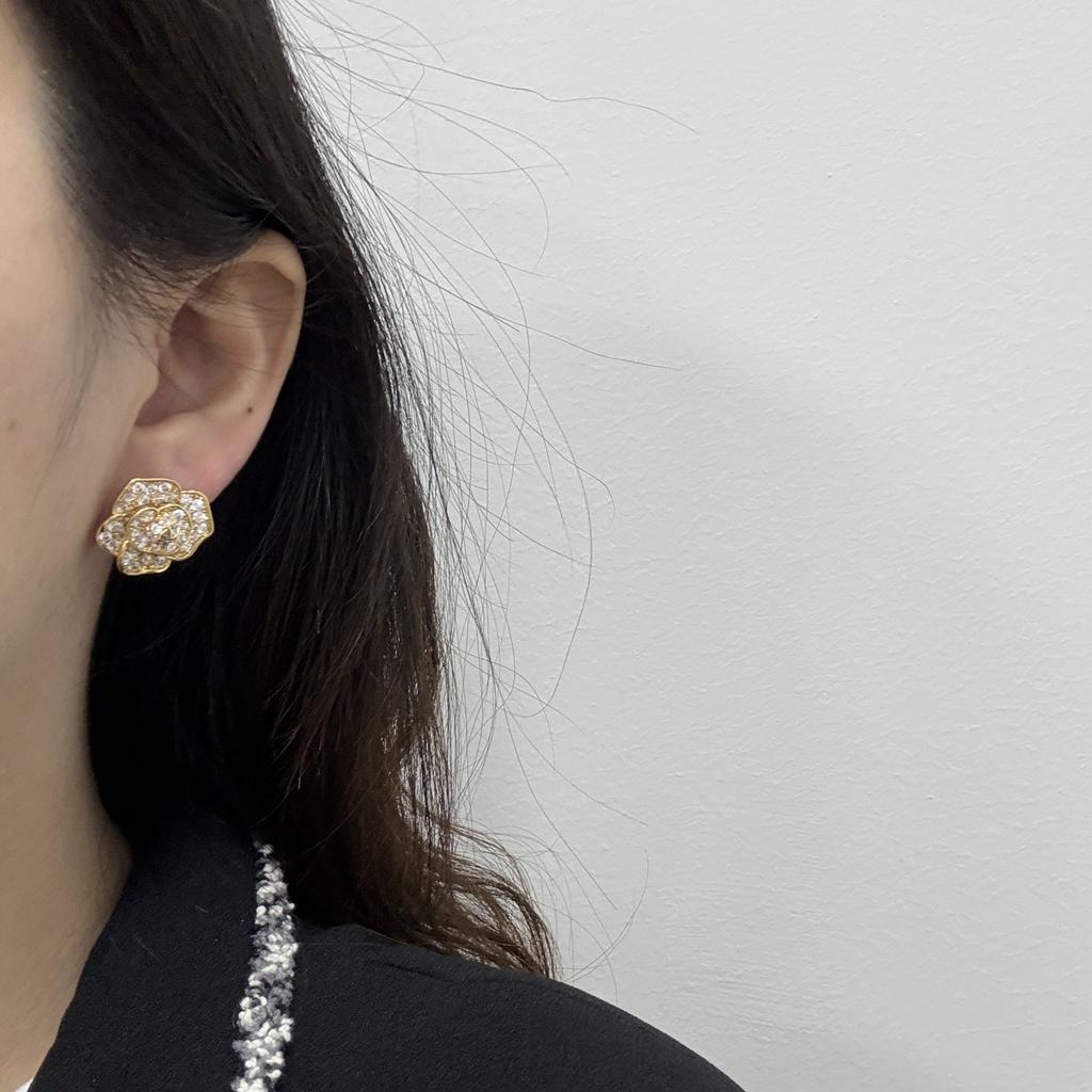 Advanced Sense Super Flash Light Luxury Design Temperament Fashion Silver Needle Earrings Sweet Camellia Exquisite Earrings