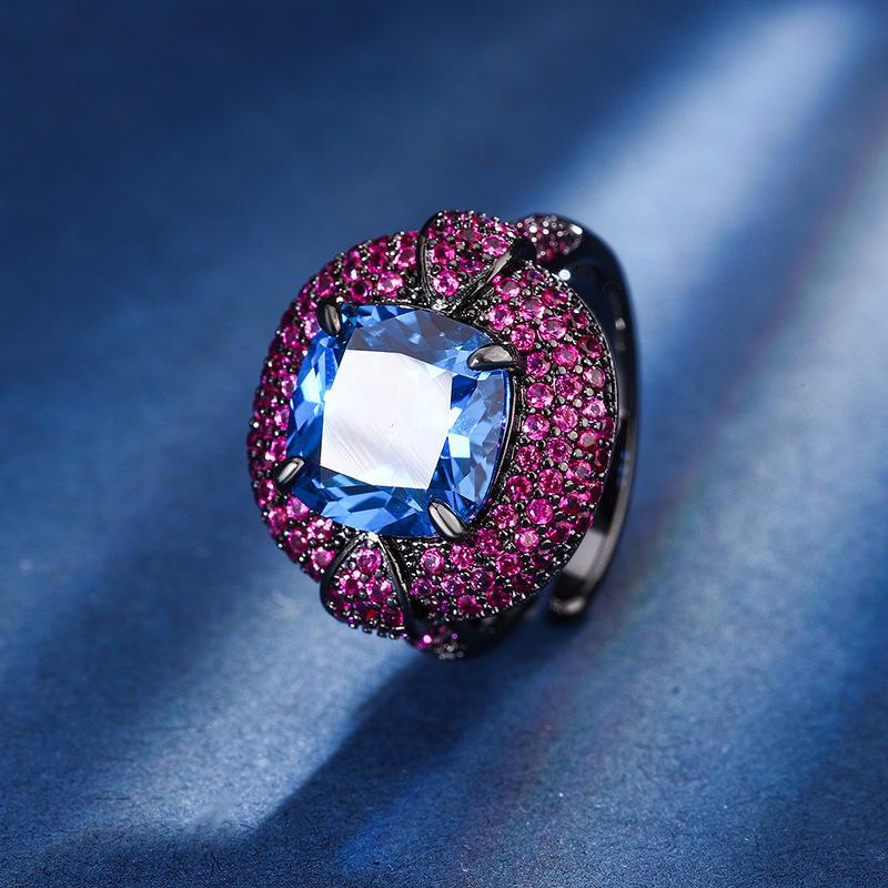 

Ювелірні вироби Мідна основа Позолочений Імітація Корунду Товстий Квадрат Чорне Золото Персоналізована Кільце Жіноче 10 * 10