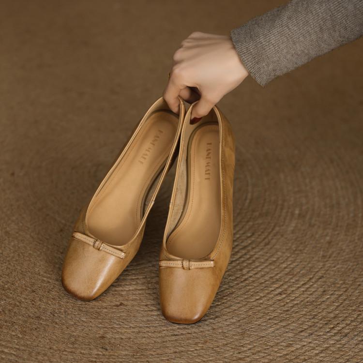 Soft and non-grinding feet~ Simple and versatile bow single shoes square head flat bottom 2025 spring new wipe leather work