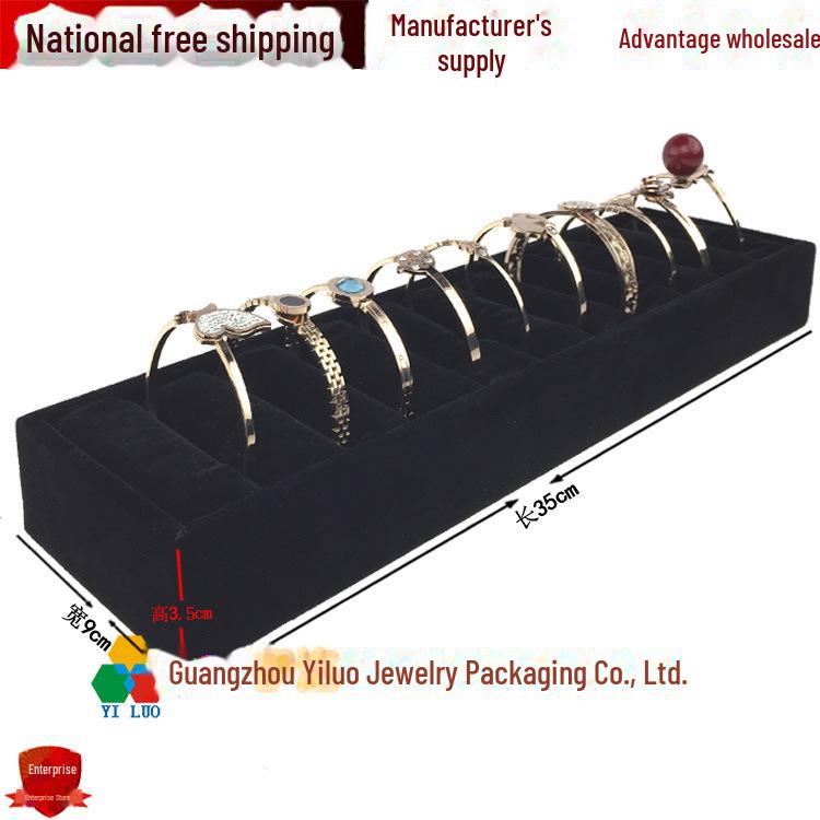 Suport de Expunere Bijuterii din Catifea pentru Inele & Brățări - Formă Trapezoidală cu Accente Aurii și Argintii