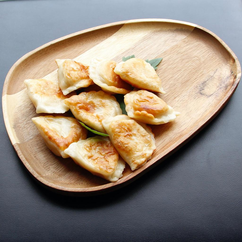 ACACIA WOODEN PLATE SERVING BOARD