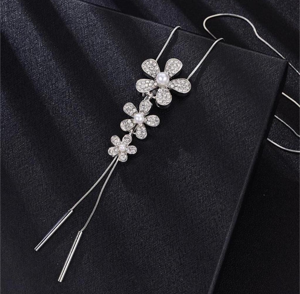 Luxury Non-Fading Korean Fashion Sweater Necklace: Autumn/Winter Women's Niche Design Pendant