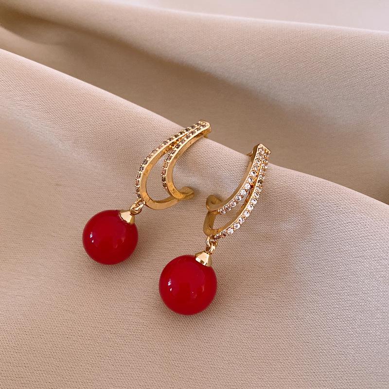Luxury Silver Diamond-Inlaid Red Flower Pearl Stud Earrings: Elegant Design with a Fashionable Flair